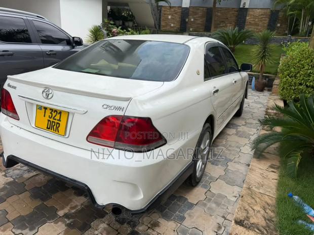 Toyota Crown Royale 2005 White