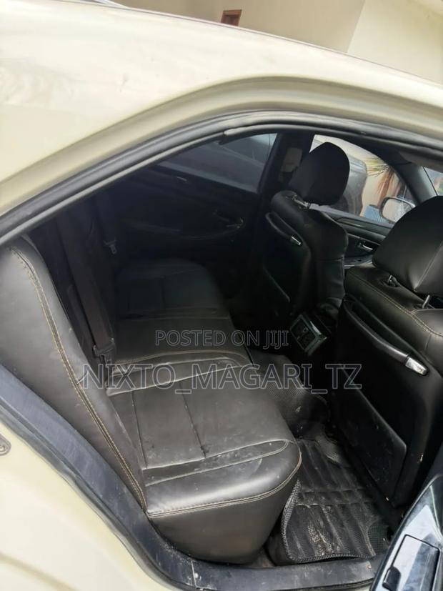 Toyota Crown Royale 2005 White