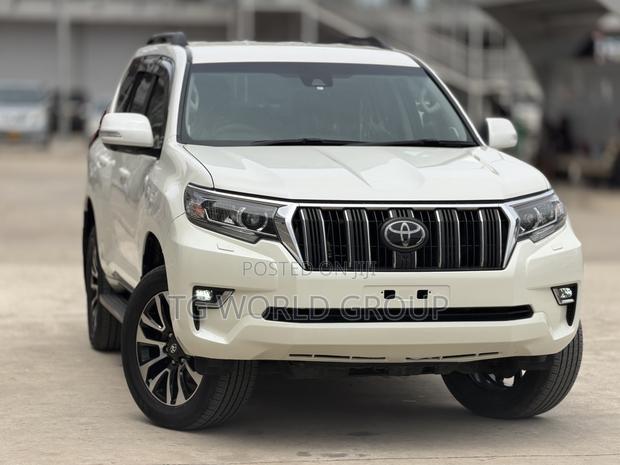 Toyota Land Cruiser Prado 2.8 2023 White