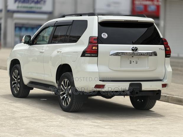 Toyota Land Cruiser Prado 2.8 2023 White