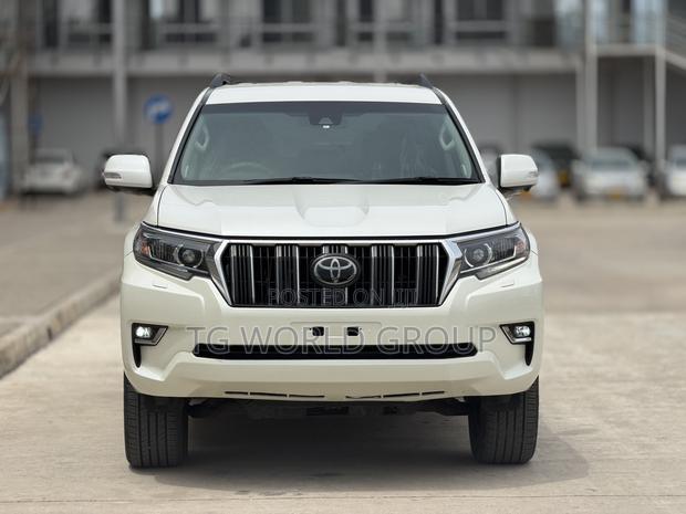 Toyota Land Cruiser Prado 2.8 2023 White