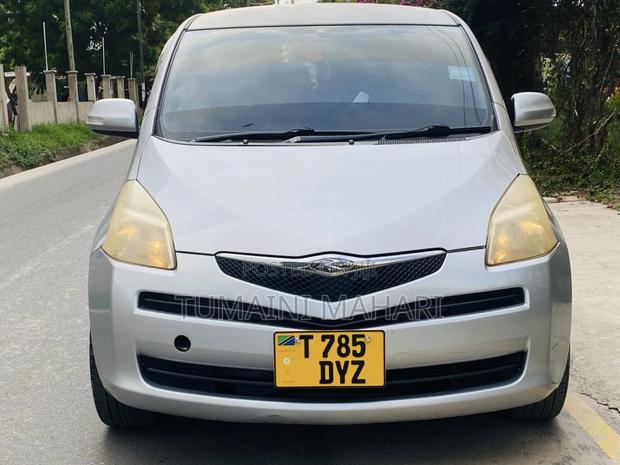 Toyota Ractis 2005 Silver