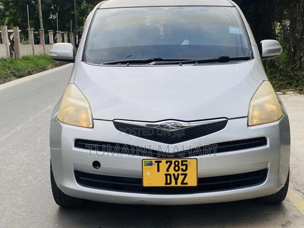 Toyota Ractis 2005 Silver