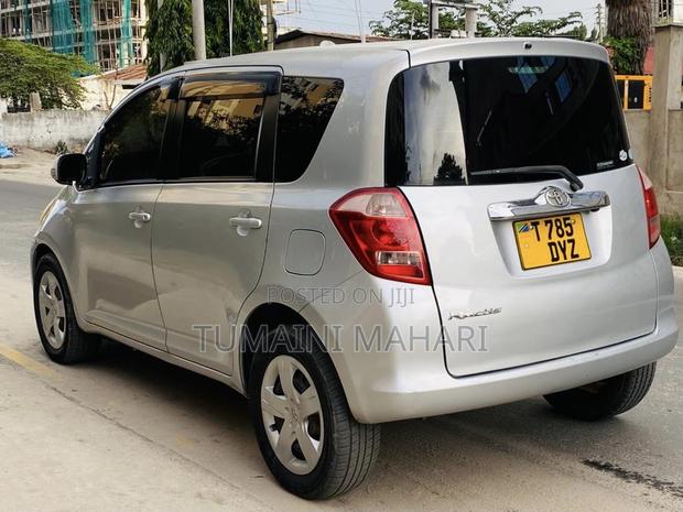 Toyota Ractis 2005 Silver