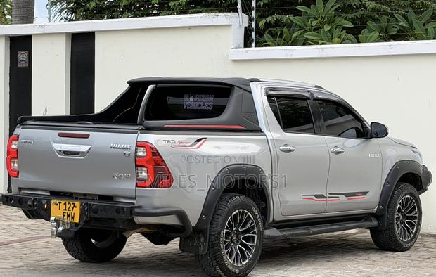 Toyota Hilux 2018 Silver