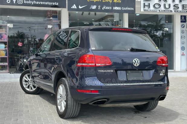 Volkswagen Touareg 2011 Blue