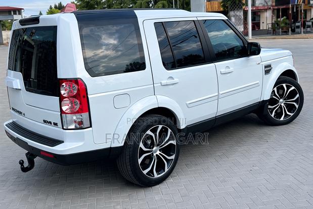 Land Rover Discovery 2013 White