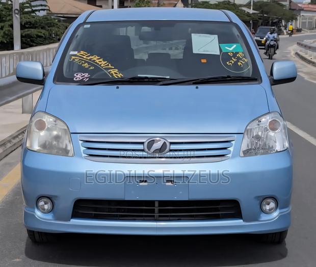 Toyota Raum 2011 Blue