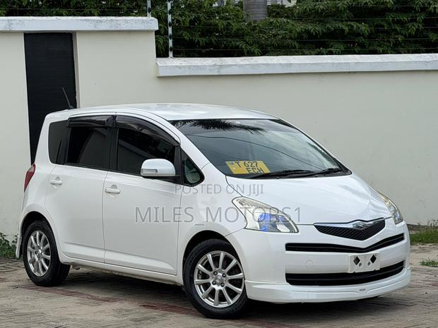 Toyota Ractis 2005 White