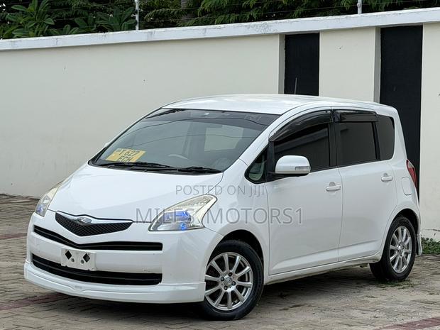 Toyota Ractis 2005 White