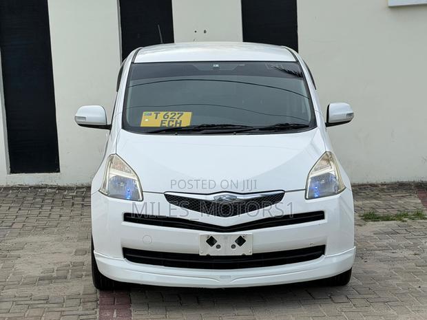 Toyota Ractis 2005 White