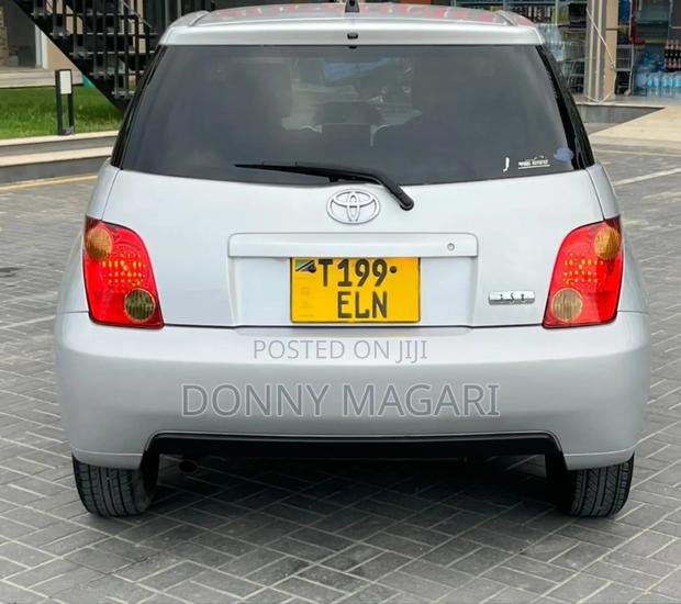 Toyota IST 2005 Silver