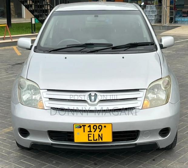 Toyota IST 2005 Silver
