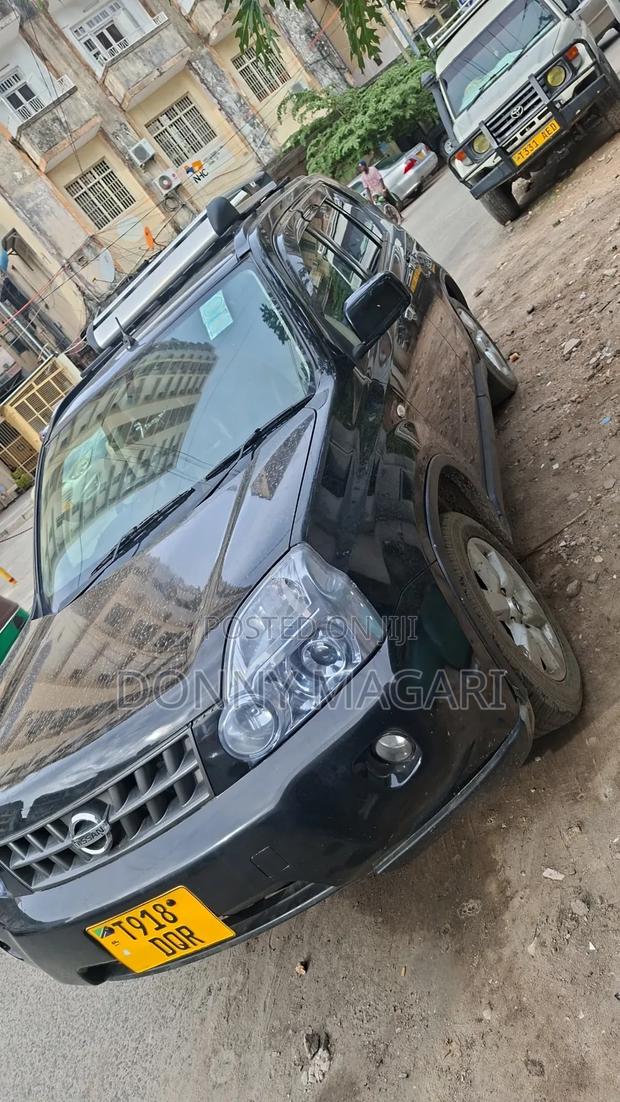 Nissan X-Trail 2.0 Petrol XE 2010 Black