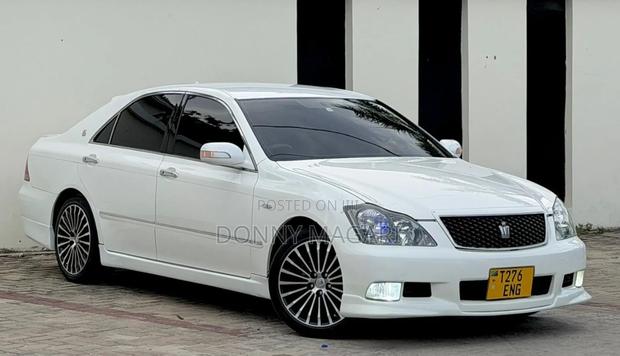 Toyota Crown 2006 White