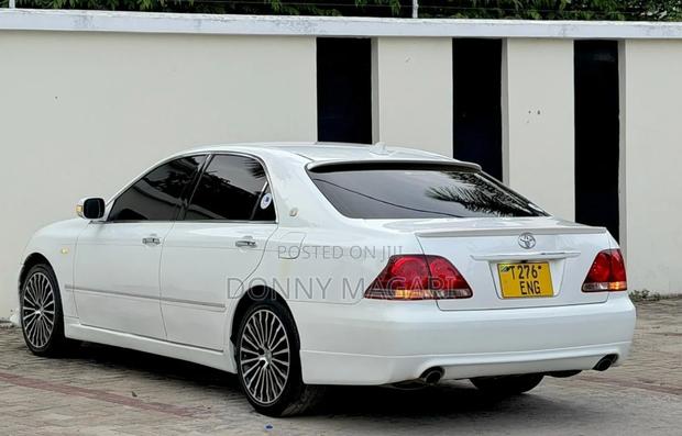 Toyota Crown 2006 White