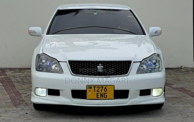 Toyota Crown 2006 White
