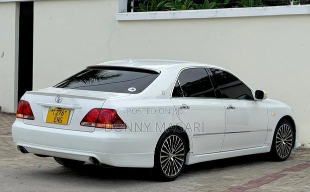 Toyota Crown 2006 White