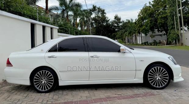 Toyota Crown 2006 White
