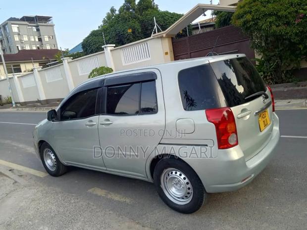 Toyota Raum 2006 Silver