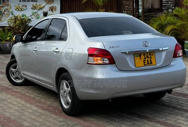Toyota Belta 2010 Silver