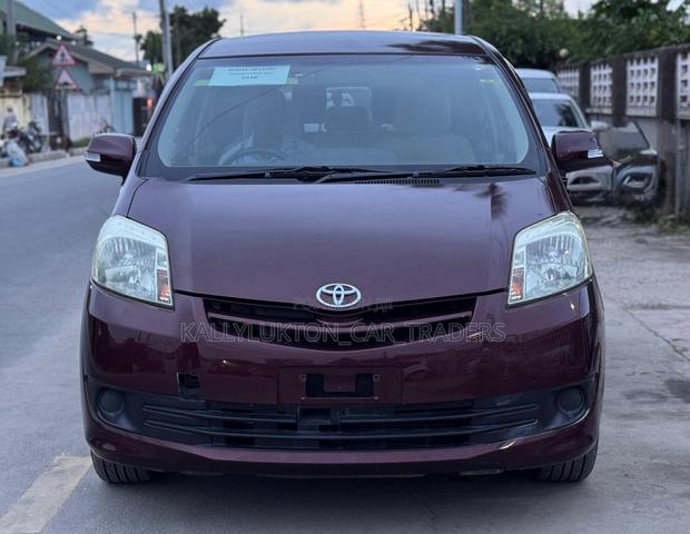Toyota Passo Sette 2010 Burgundy