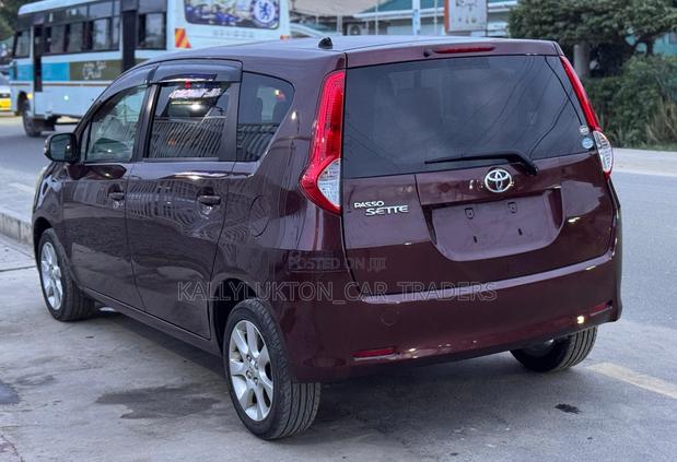 Toyota Passo Sette 2010 Burgundy