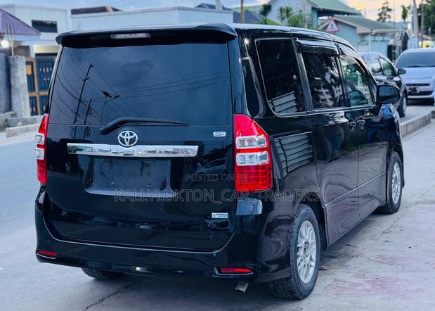 Toyota Noah 2009 Black