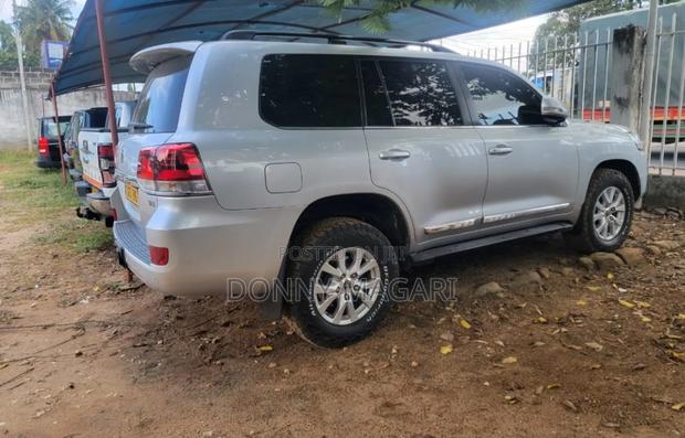 Toyota Land Cruiser 2017 Silver