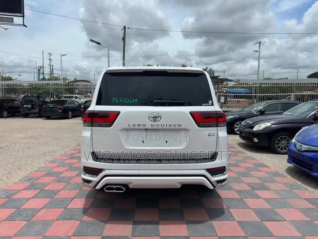 Toyota Land Cruiser 2024 Gold