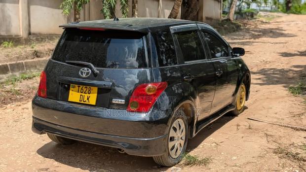 Toyota IST 2004 Black
