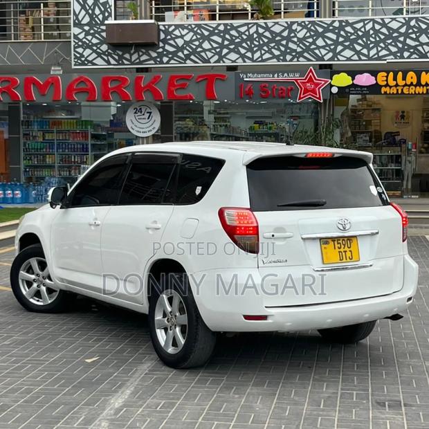 Toyota Vanguard 2009 White
