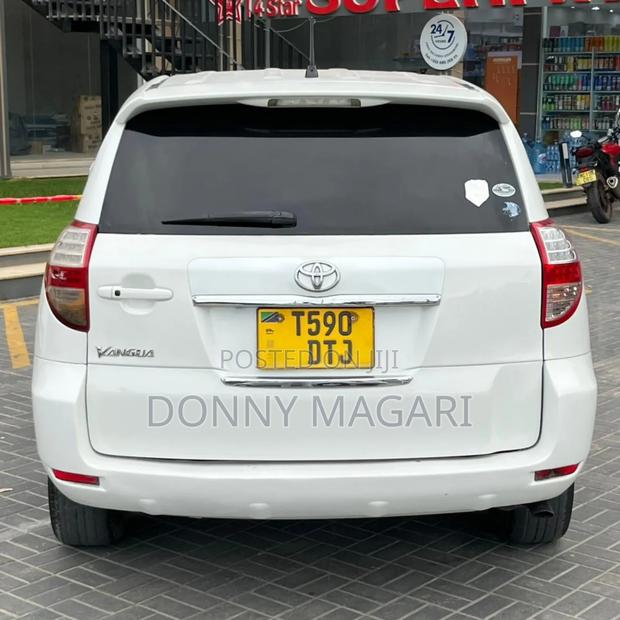 Toyota Vanguard 2009 White
