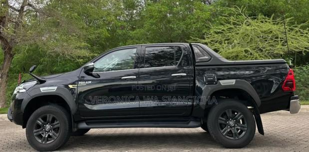 Toyota Hilux 2021 Black