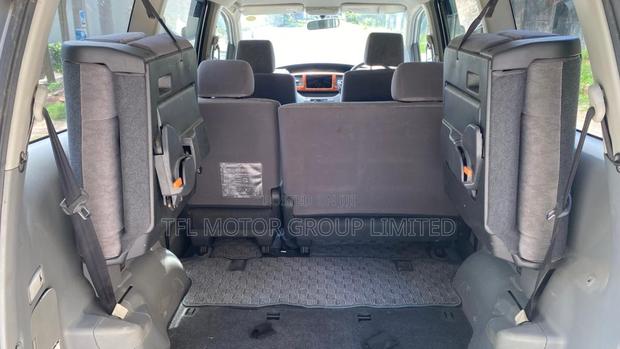 Toyota Noah 2004 Silver