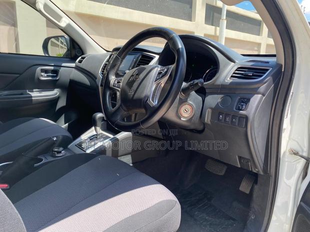 Toyota Noah 2004 Silver