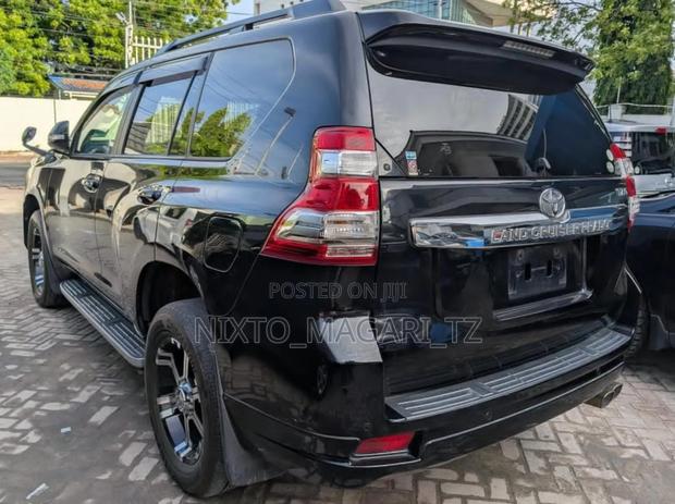 Toyota Land Cruiser Prado 2016 Black