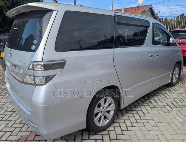 Toyota Vellfire 2008 Silver