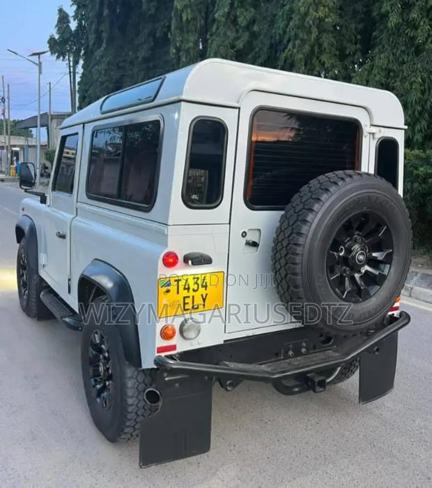 Land Rover Defender 2015 Off white