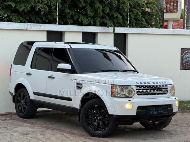 Land Rover Discovery 2011 White