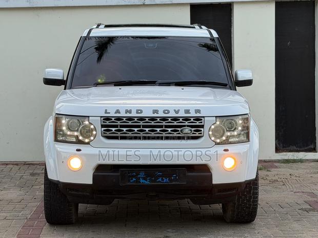 Land Rover Discovery 2011 White