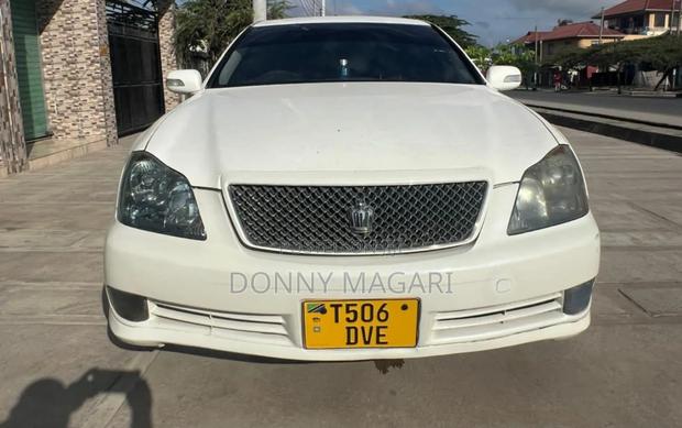 Toyota Crown 2004 White