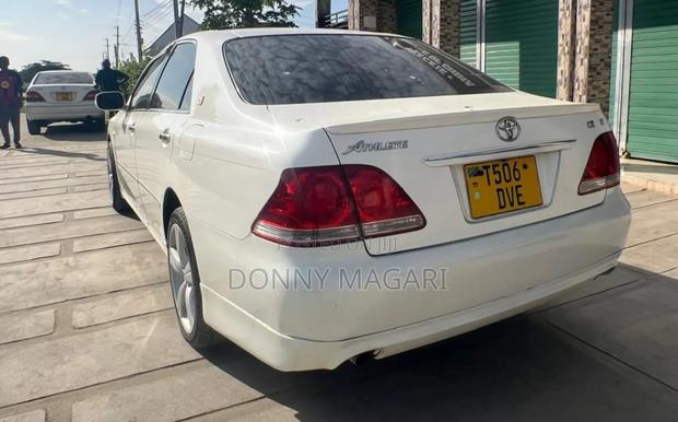 Toyota Crown 2004 White