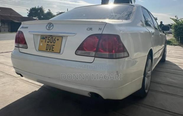 Toyota Crown 2004 White