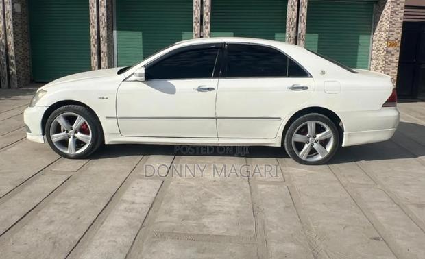 Toyota Crown 2004 White