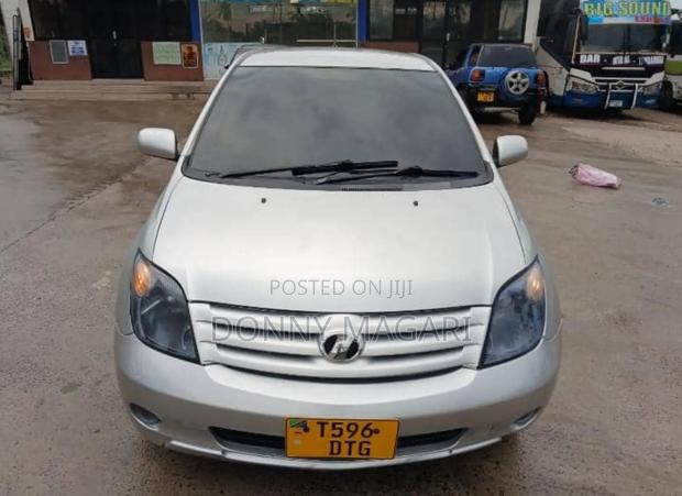 Toyota IST 2005 Silver