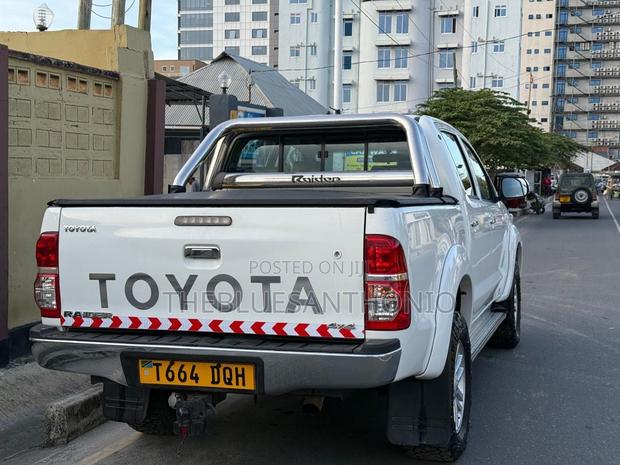 Toyota Hilux 2013 White