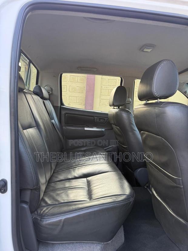 Toyota Hilux 2013 White