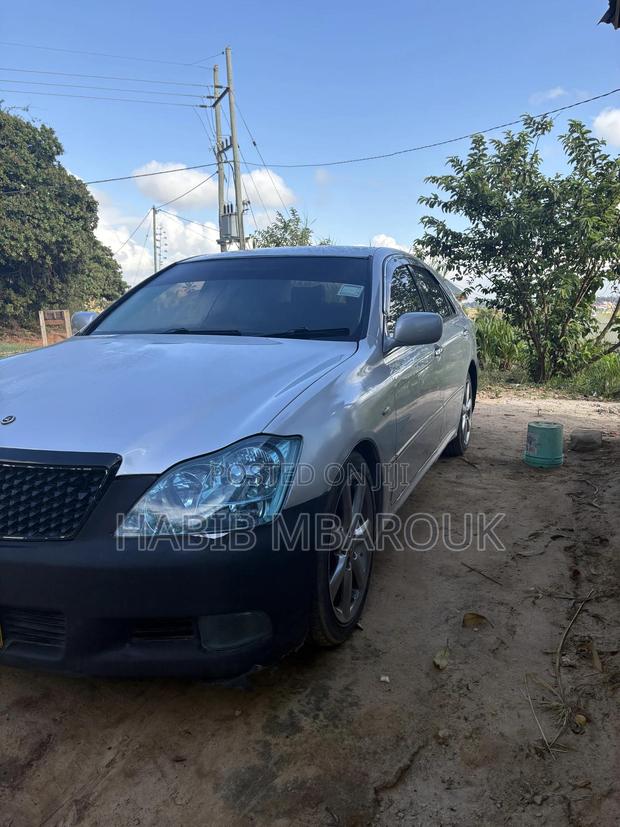 Toyota Crown 2006 Silver