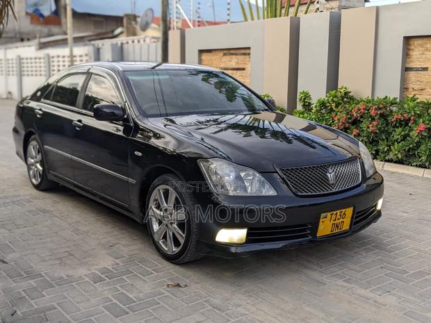 Toyota Crown 2005 Black